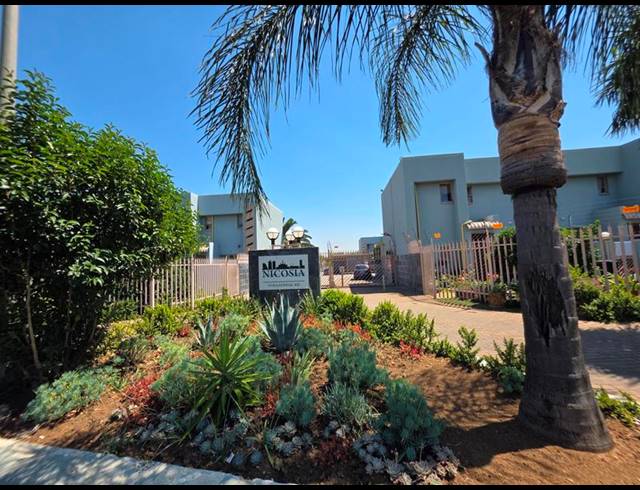 2 BEDROOM DUPLEX FOR SALE IN FREEWAY PARK